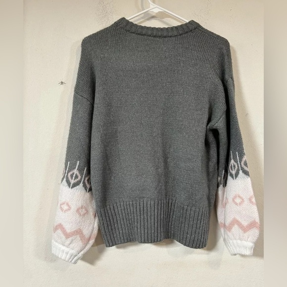 NWT Crown & Ivy Gray Sweater Size XS With Fair Isle Sleeve Detail - Picture 2 of 4